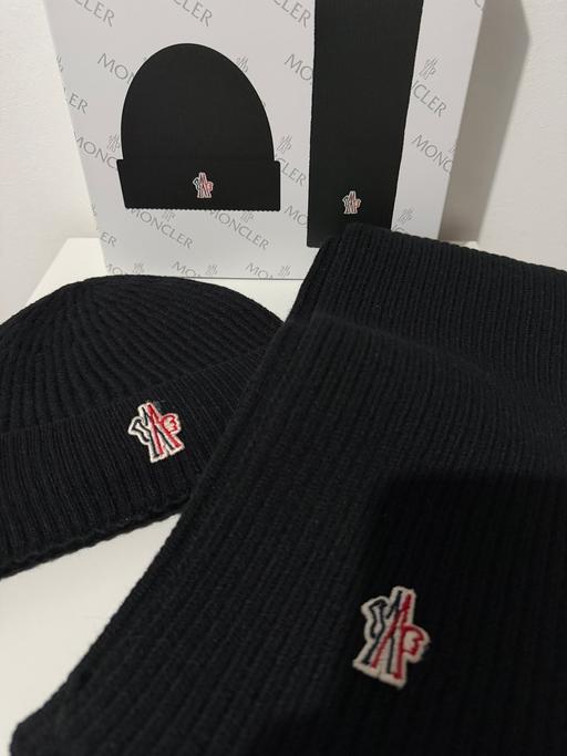 Buy & Sell Croxteth Liverpool - Photos for Montclair hat and scarf