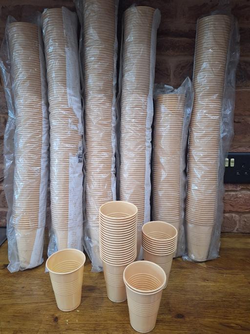 Buy & Sell Bushbury Wolverhampton - Photos for 600 x plastic disposable cups hot cold party