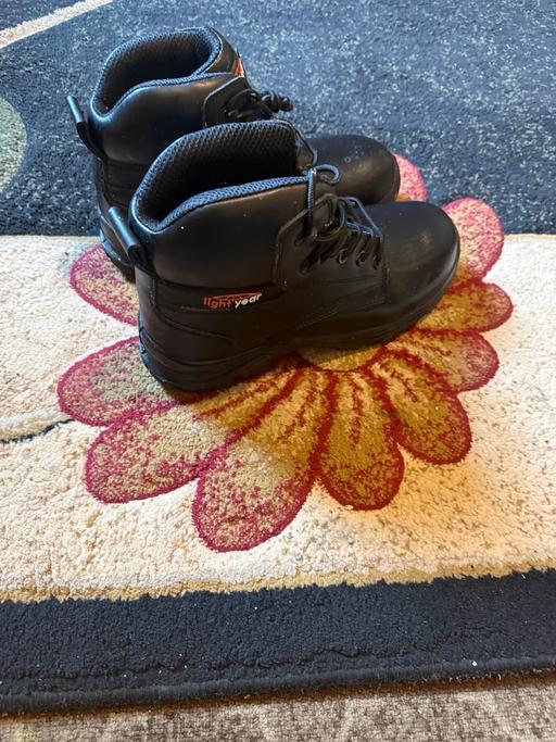 Buy & Sell Premier Business Park Walsall - Photos for Safer boots brand new