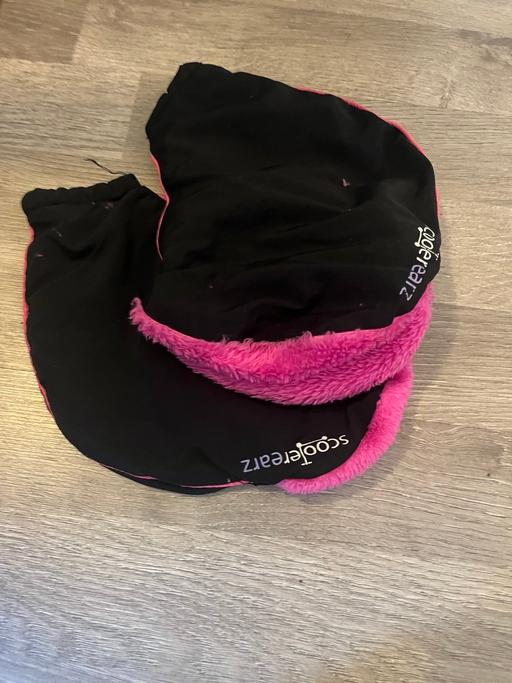 Buy & Sell Herne Hill South East London - Photos for Black + Pink Scooterearz - hand warmers