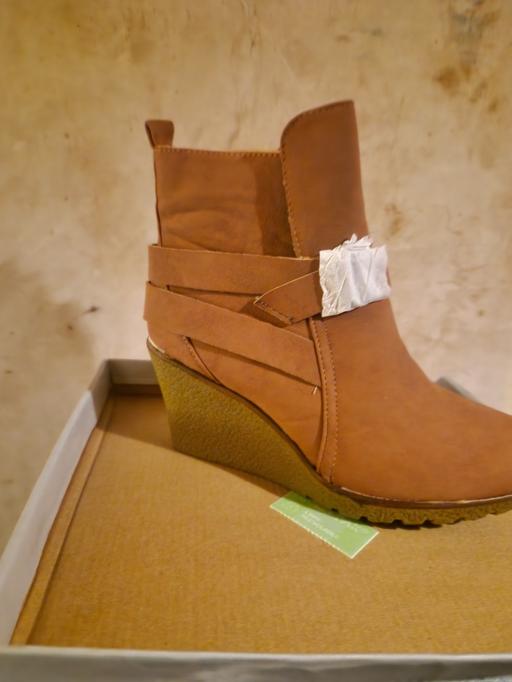 Buy & Sell Anfield Liverpool - Photos for Ankle boots.