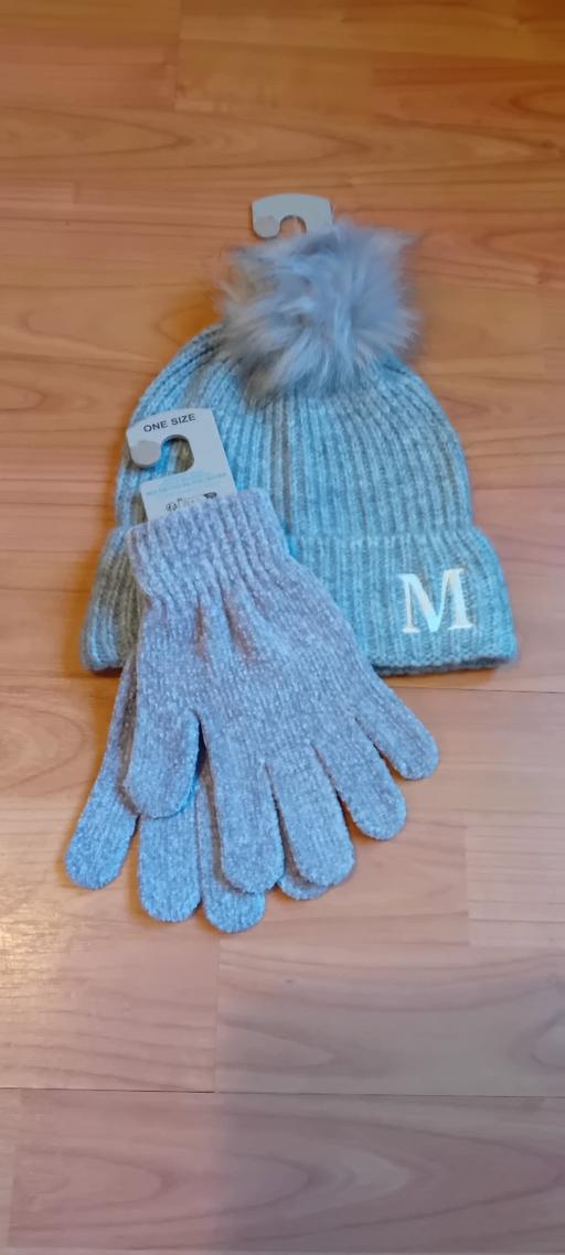 Buy & Sell Bilston Wolverhampton - Photos for brand new women's wolly hat and gloves