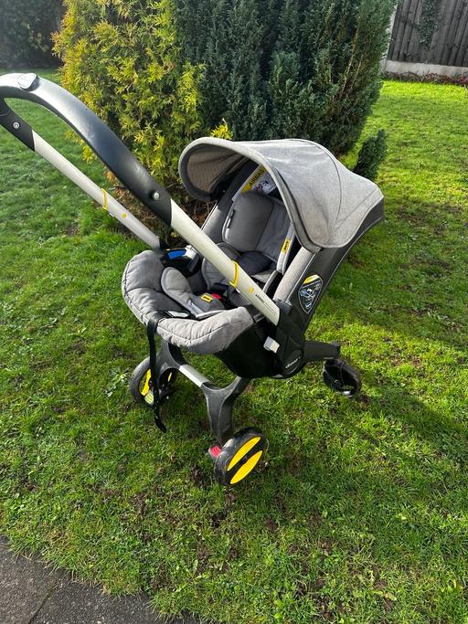 Buy & Sell Compton Wolverhampton - Photos for Doona + car seat with isofix base