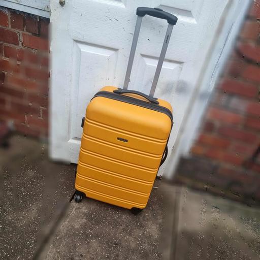 Buy & Sell Lye Dudley - Photos for medium suitcase with wheels