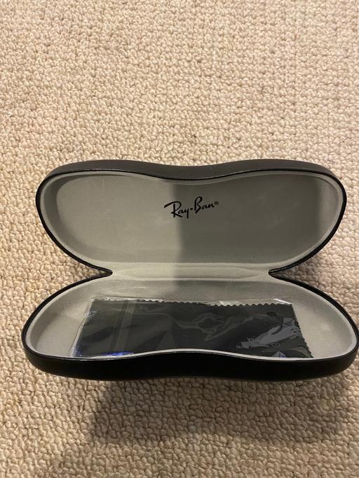 Buy & Sell Clapton East London - Photos for Ray-Ban, Glasses case