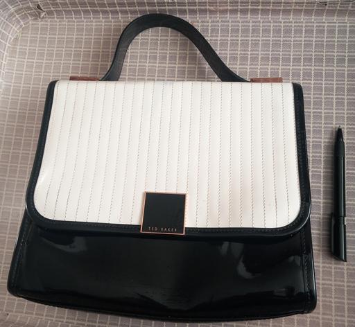 Buy & Sell Thatto Heath Saint Helens - Photos for Women’s Ted Baker Mono Black White bag