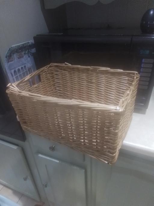 Buy & Sell Streetly Walsall - Photos for LARGE WICKER BASKET