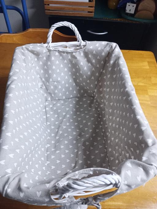 Buy & Sell Whitechapel East London - Photos for White Wicker Basket with fabric lining