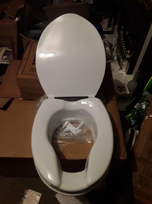 Buy & Sell Tipton Sandwell - Photos for Raised toilet seat with lid