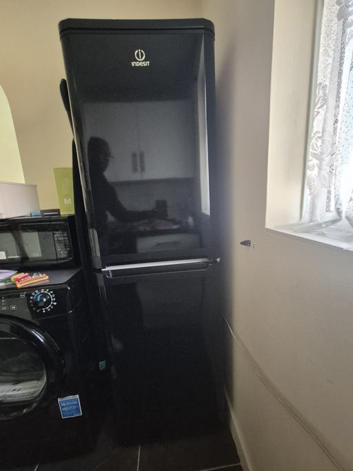 Buy & Sell Hither Green South East London - Photos for Black Indesit Fridge freezer