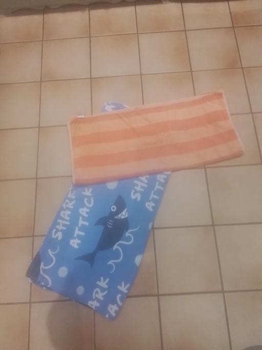 Buy & Sell Streetly Walsall - Photos for TWO BATH TOWELS