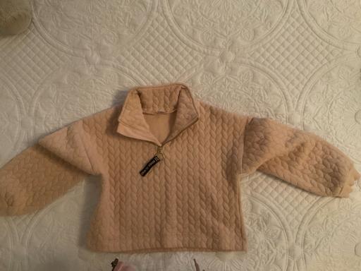 Buy & Sell Chalton Central Bedfordshire - Photos for Girls warm top. 7-8 years