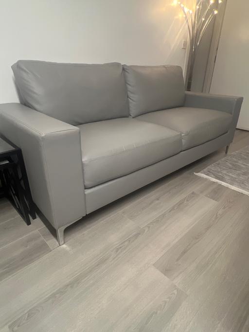 Buy & Sell Upper Clapton East London - Photos for Large 3 seater leather sofa