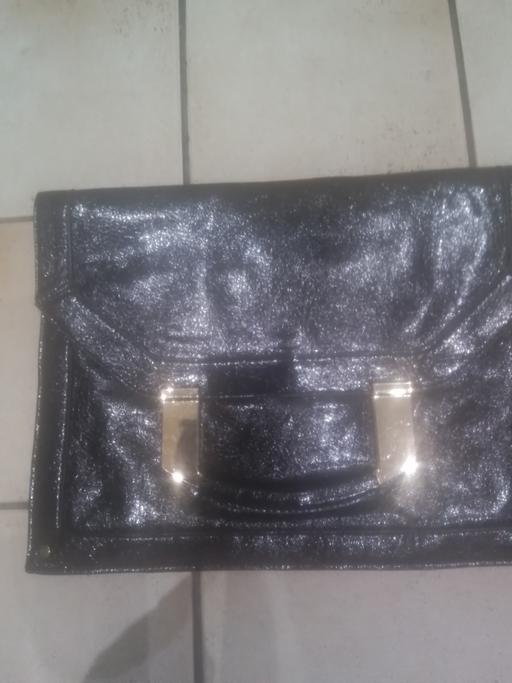 Buy & Sell Streetly Walsall - Photos for BRAND NEW NO TAG SHINNY CLUTCH BAG