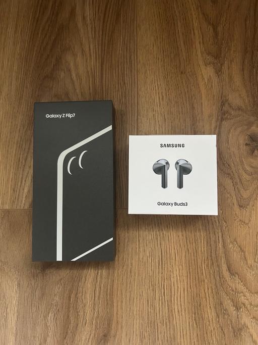 Buy & Sell Smethwick Sandwell - Photos for Samsung Galaxy Z Flip 7 256gb & Galaxy Buds 3