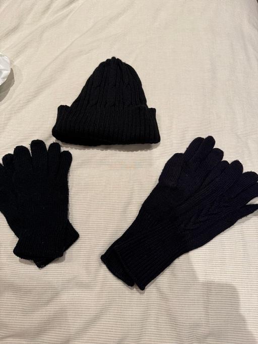 Buy & Sell New Eltham South East London - Photos for Ladies woolly hat and gloves