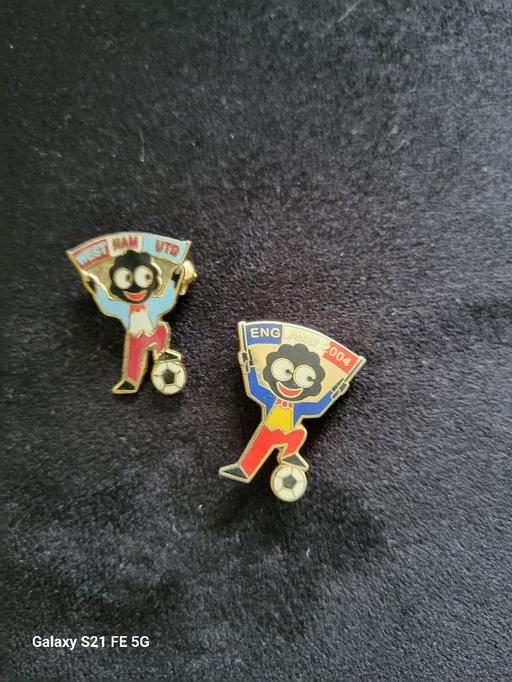 Buy & Sell Carshalton Sutton - Photos for Golly Pin Badges x2
