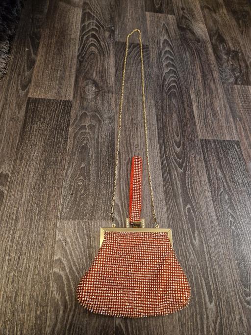 Buy & Sell Scholes Rotherham - Photos for New red/gold small bag