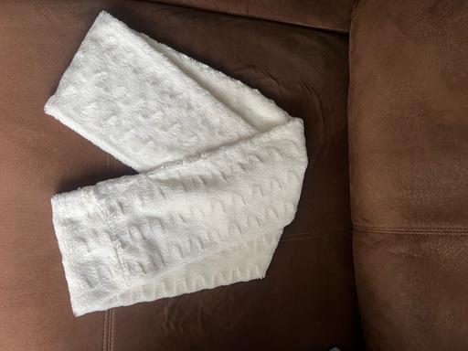 Buy & Sell Durham Lane Industrial Park Stockton-on-Tees - Photos for Winter White Scarf/Snood