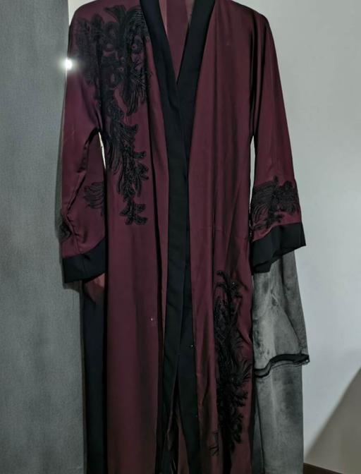 Buy & Sell Heron Quays East London - Photos for Maroon and black open abaya
