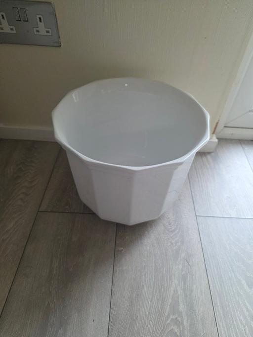 Buy & Sell Cranford Hounslow - Photos for planter pot