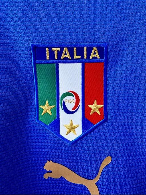 Buy & Sell Burslem Stoke-on-Trent - Photos for Andrea Pirlo Signed Shirt with COA