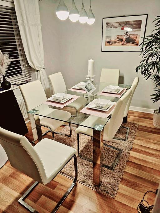 Buy & Sell Aintree Sefton - Photos for Dining room table & 6 chairs