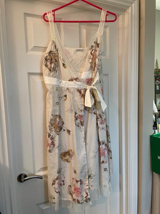 Buy & Sell Hollingwood Chesterfield - Photos for Dress