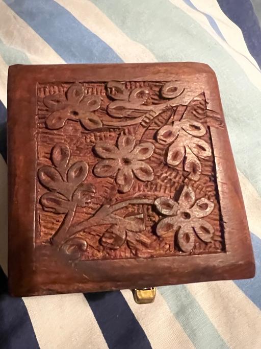 Buy & Sell Yew Tree Estate Sandwell - Photos for Hand carved wooden jewellery box-small