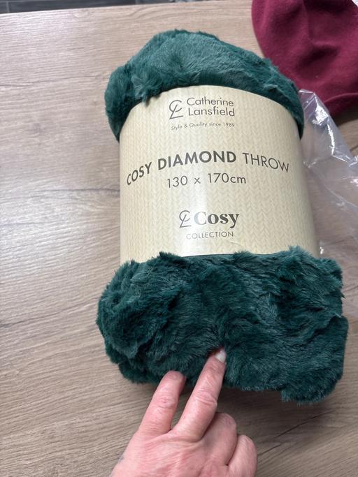 Buy & Sell Duckmanton Chesterfield - Photos for Catherine Lansfield cosy diamond throw