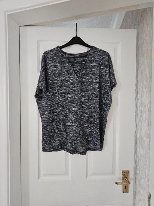 Buy & Sell Newton Doncaster - Photos for Top, size 16.