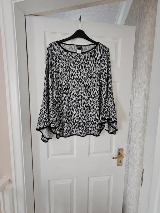 Buy & Sell Newton Doncaster - Photos for Dressy top, size 16/18..NEW without tags.