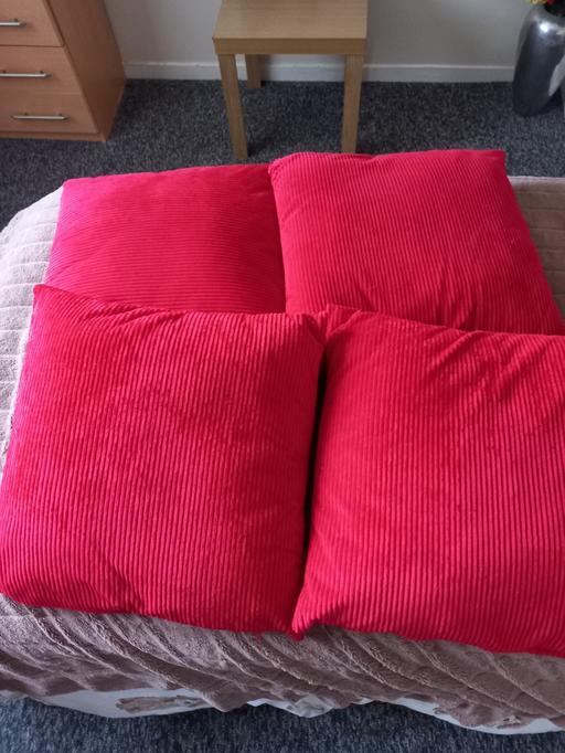 Buy & Sell Thurnby Harborough - Photos for four ex large red cushions £10