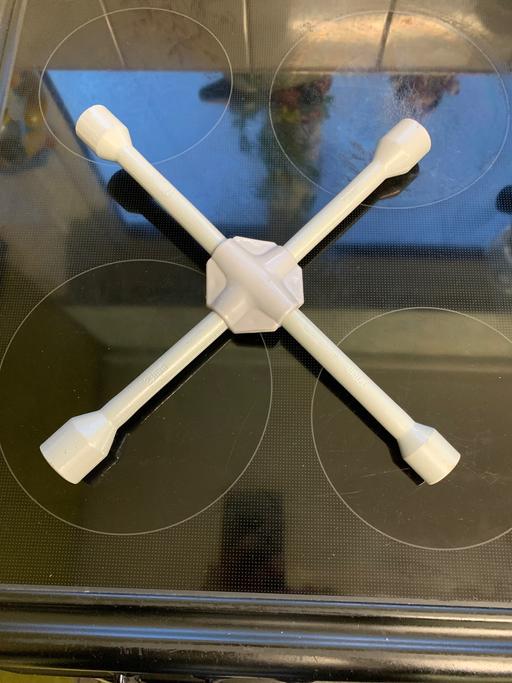 Vehicles Birchills Walsall - Photos for Wheel brace