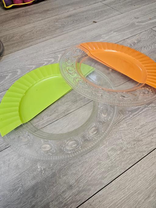 Buy & Sell Cranford Hounslow - Photos for 4 plastic plates 2