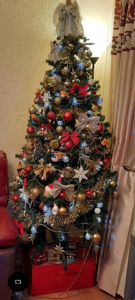 Buy & Sell Georgetown Blaenau Gwent - Photos for 🎄 green Christmas tree about 7ft tall hook o