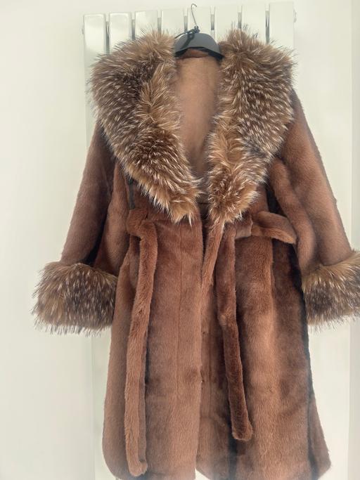 Buy & Sell Erskine Industrial Estate Liverpool - Photos for Lady’s faux fur coat
