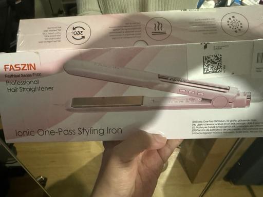 Buy & Sell Maryland East London - Photos for peofessional hair straightener