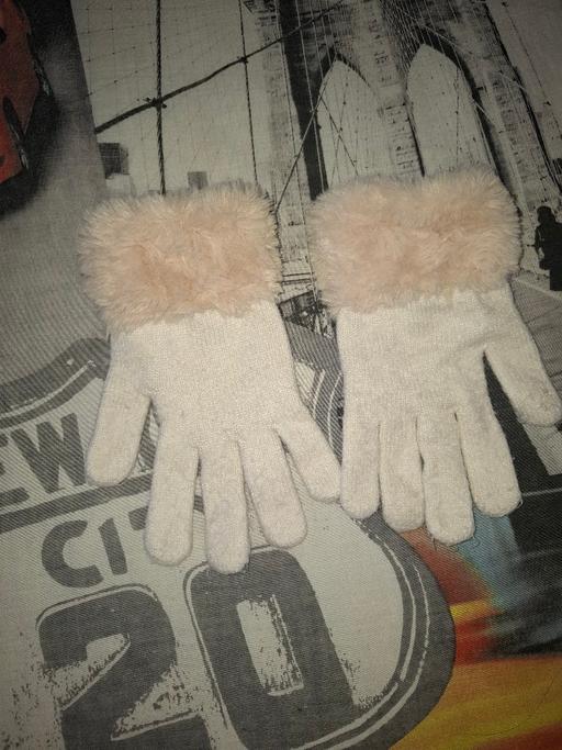 Buy & Sell Dodworth Barnsley - Photos for girls riverisland gloves age 5 to 12 years