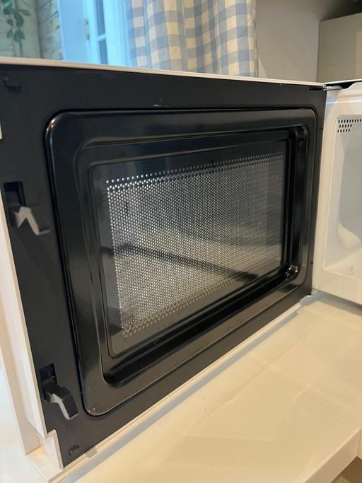 Buy & Sell Streatham South West London - Photos for Russell Hobbs 17L Honeycomb Microwave - White