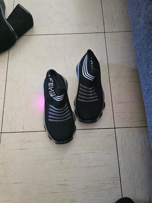 Buy & Sell Farnborough Rushmoor - Photos for children size 9 light up trainers