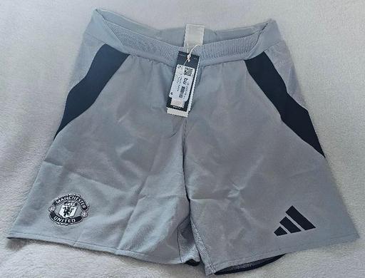 Buy & Sell Longley Sheffield - Photos for Manchester United Shorts