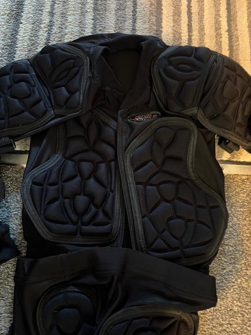 Buy & Sell Hooton Cheshire West and Chester - Photos for Size 8 kids protective quad or bike gear.