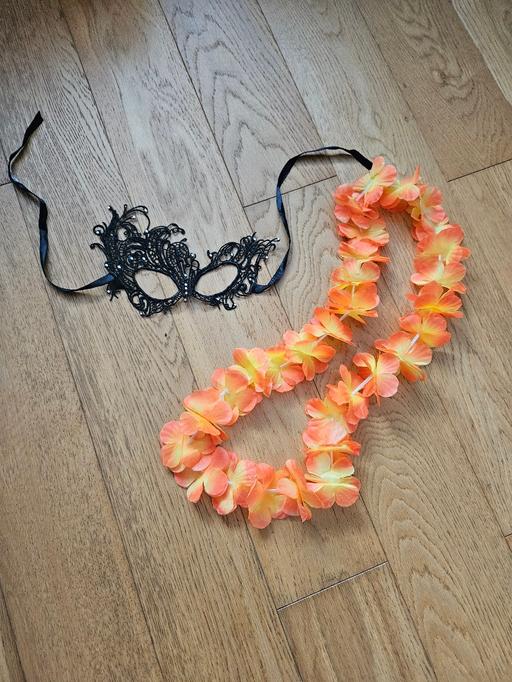 Buy & Sell Newton Doncaster - Photos for masquerade mask and flower garland