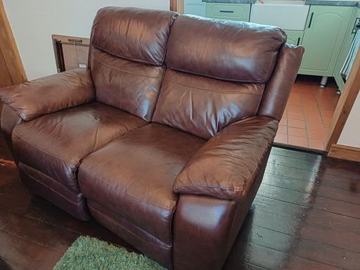 Buy & Sell Millwall East London - Photos for Brown Leather 2 seat recliner