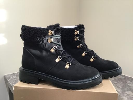 Buy & Sell New Tupton Chesterfield - Photos for New boxed VERY black wide S6 flat boots