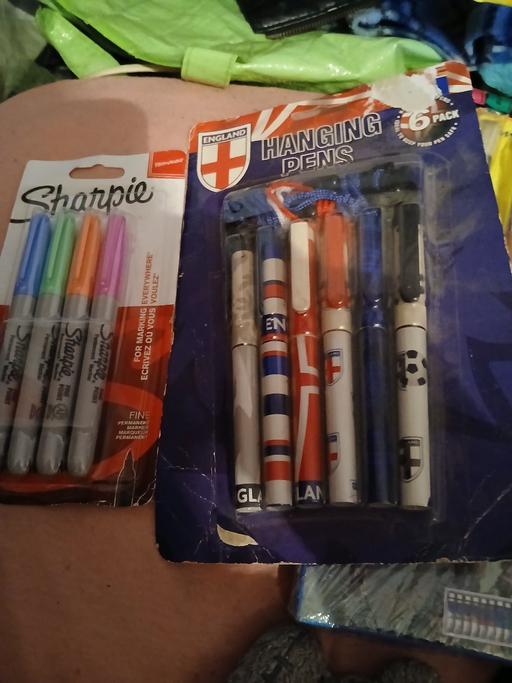 Buy & Sell Hurst Business Park Dudley - Photos for 2 lots pens collection only