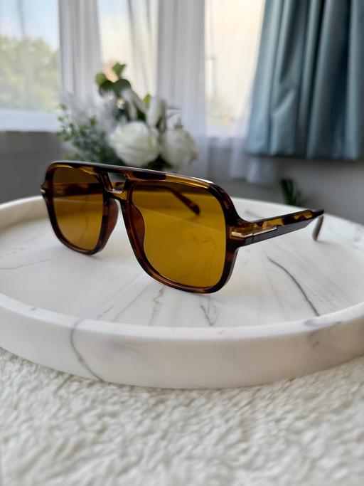 Buy & Sell Mitcham Merton - Photos for Stylish Brown Aviator sunglasses!