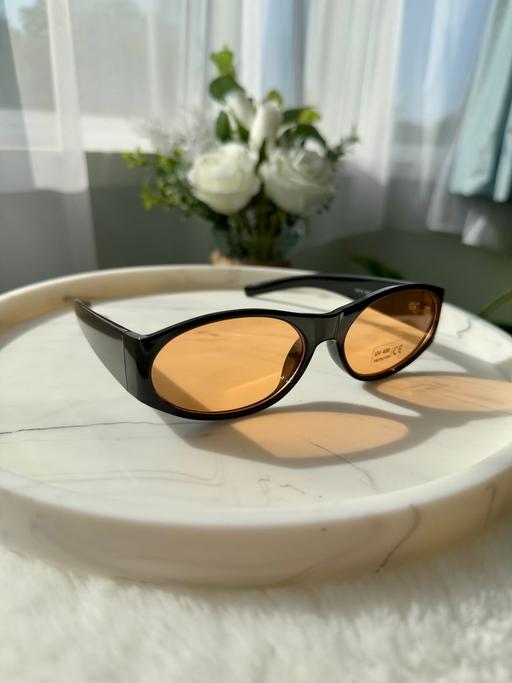 Buy & Sell Streatham Common South West London - Photos for Y2K Black / Orange Oval Sunglasses!
