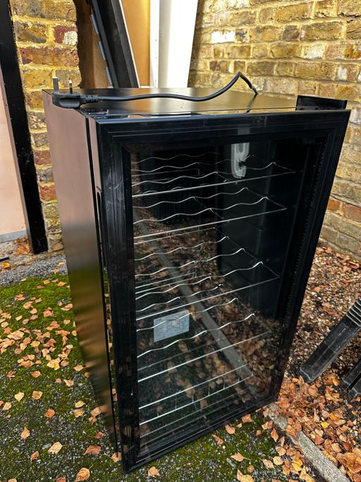 Buy & Sell Addlestone Runnymede - Photos for Logik LWC34B18 Wine Cooler – 34 Bottles